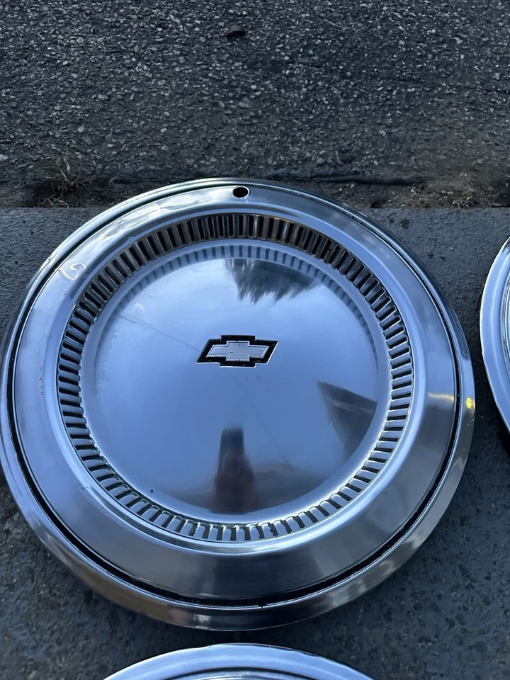 "4 tapacubos metálicos Chevy 15"" cubiertas de rueda Impala Caprice Chevelle 1975" Foto 3 de 4