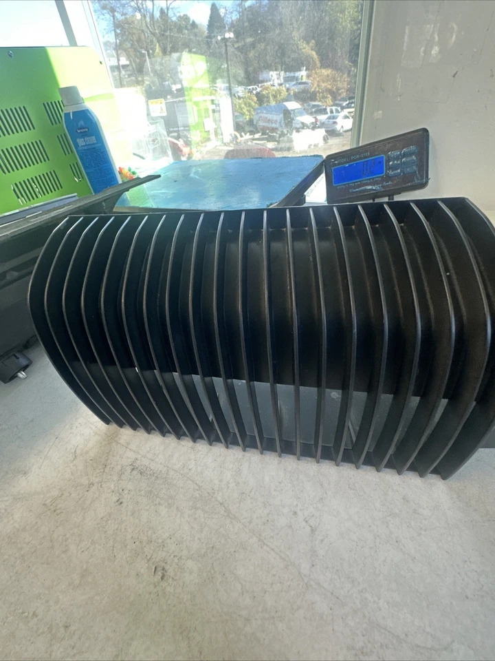 1997 Achieva Front Center Grille OEM 22548615 Foto 3 de 4