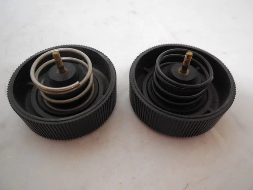 Lot of 2 OEM Technics SL-1900 SL 1900 Turntable Feet Rubber/Spring/Felt all Good