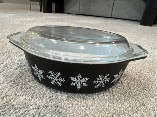 Vintage Pyrex Black w/White Snowflake Casserole 043 - 1-1/2 qt. With Lid