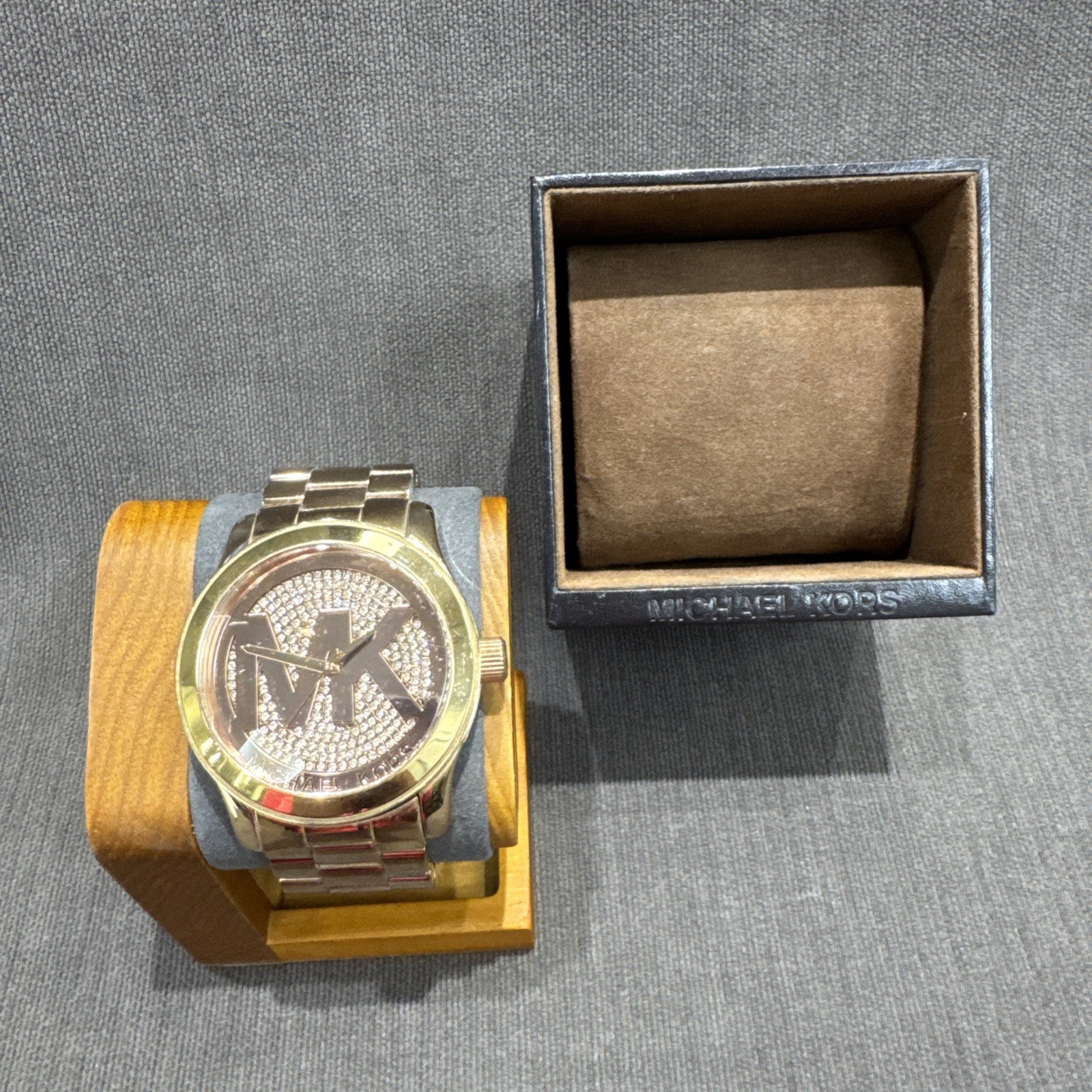 Michael Kors MK5661 Runway New Battery Ladies Watch 45MM 7.5" Rose Gold Tone thumbnail 2