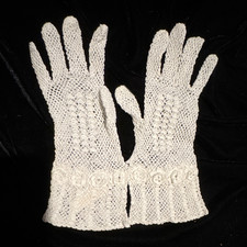 Carolina Amato White Crochet Lace Floral Wrist Gloves One Size Wedding/Formal