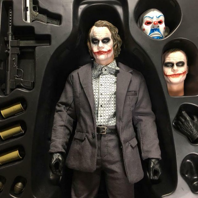 hot toys joker dark knight