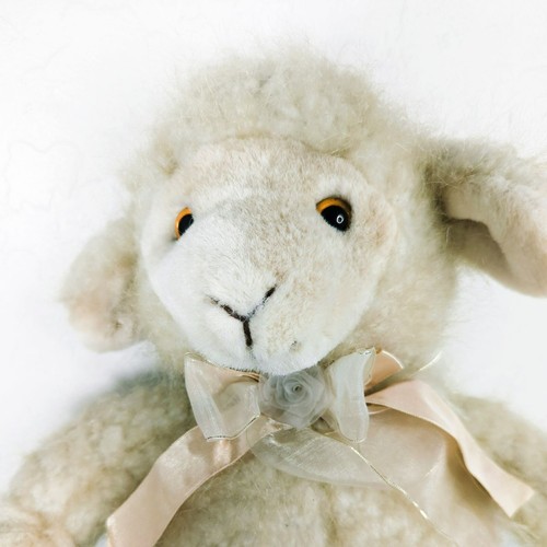 Vintage Plüsch Lamm mit Schleife beige creme gelbe Augen Stofftier 17 Zoll - Bild 2 von 4