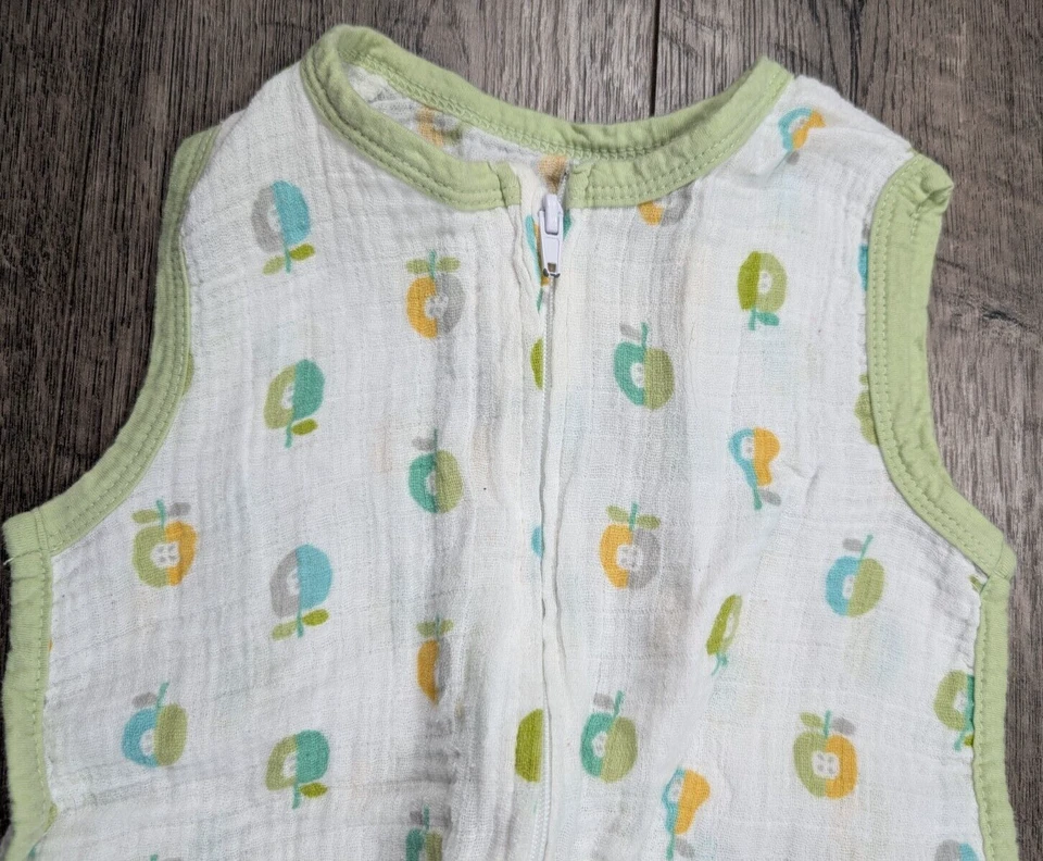 Saco de dormir pequeño de verano de 7-12 libras con adornos verdes de muselina de manzana Foto 2 de 3