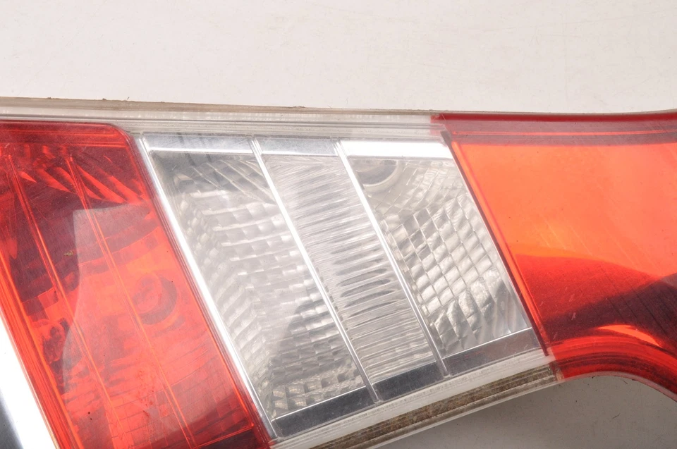 VOLVO V70 III Luz Trasera LED De Maletero Derecho - Imagen 4 de 4