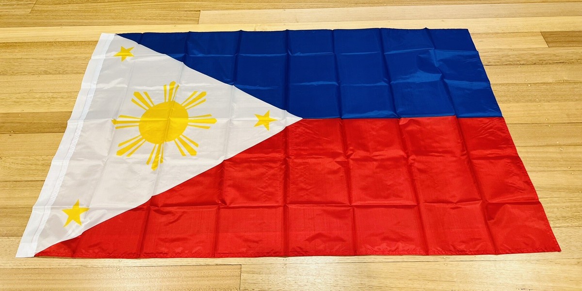 TOPFLAGS Philippinen-Flagge 90 X 150 Cm – Bestickte Sterne, Genähte Streifen, Mit 2 Messingösen, Wetterfest
