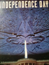 INDEPENDENCE DAY VHS 1996 145 minutes USED