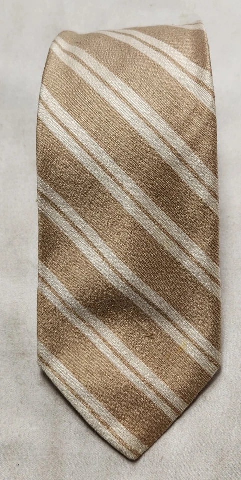 Corbata de seda Burlingtons para hombre hecha en la India color tostado, crema rayas diagonales Foto 2 de 4