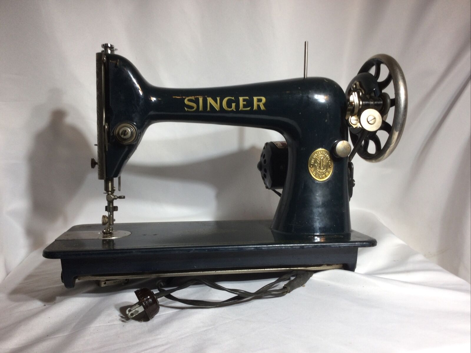 Vintage Latest item 1921 Singer Sewing Machine WORKS Philadelphia Mall Pattern G957 W Filigree
