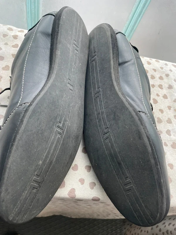 Excelentes zapatos de cuero Versace 45 para hombre