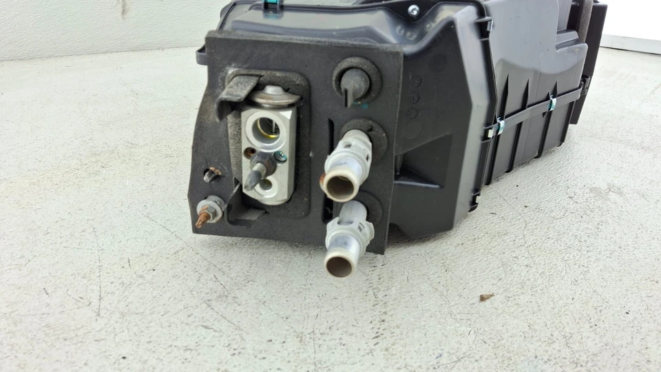 2018-2024 Buick Enclave trasero HVAC evaporador soplador carcasa del motor OEM Foto 3 de 4