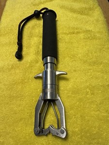 Rapala Mechanical Scale 50 Lb Fish Gripper