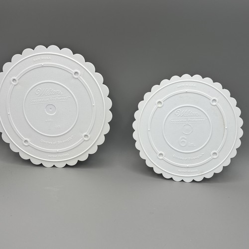 Wilton Circles of Strength 2 tier Cake Separator Plates Scalloped 7” & 6”