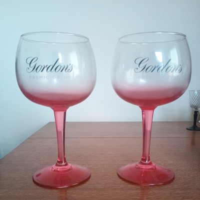 2x Gordon's Premium Pink Gin Ballon Große Glasschale Atemberaubend