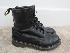 Dr Martens Black Leather Boots Womens 9 US 7 UK glossy 8-Hole shoes 1460 ankle