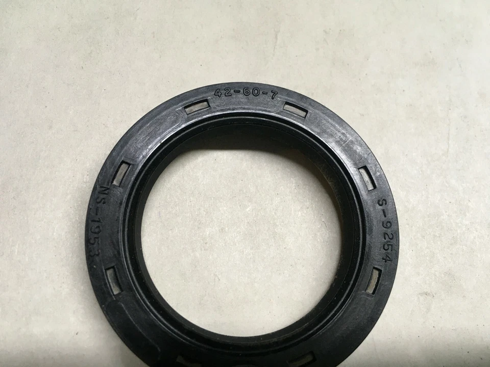 Nuevo sello del cigüeñal del motor Federal Mogul 1953 Foto 3 de 4