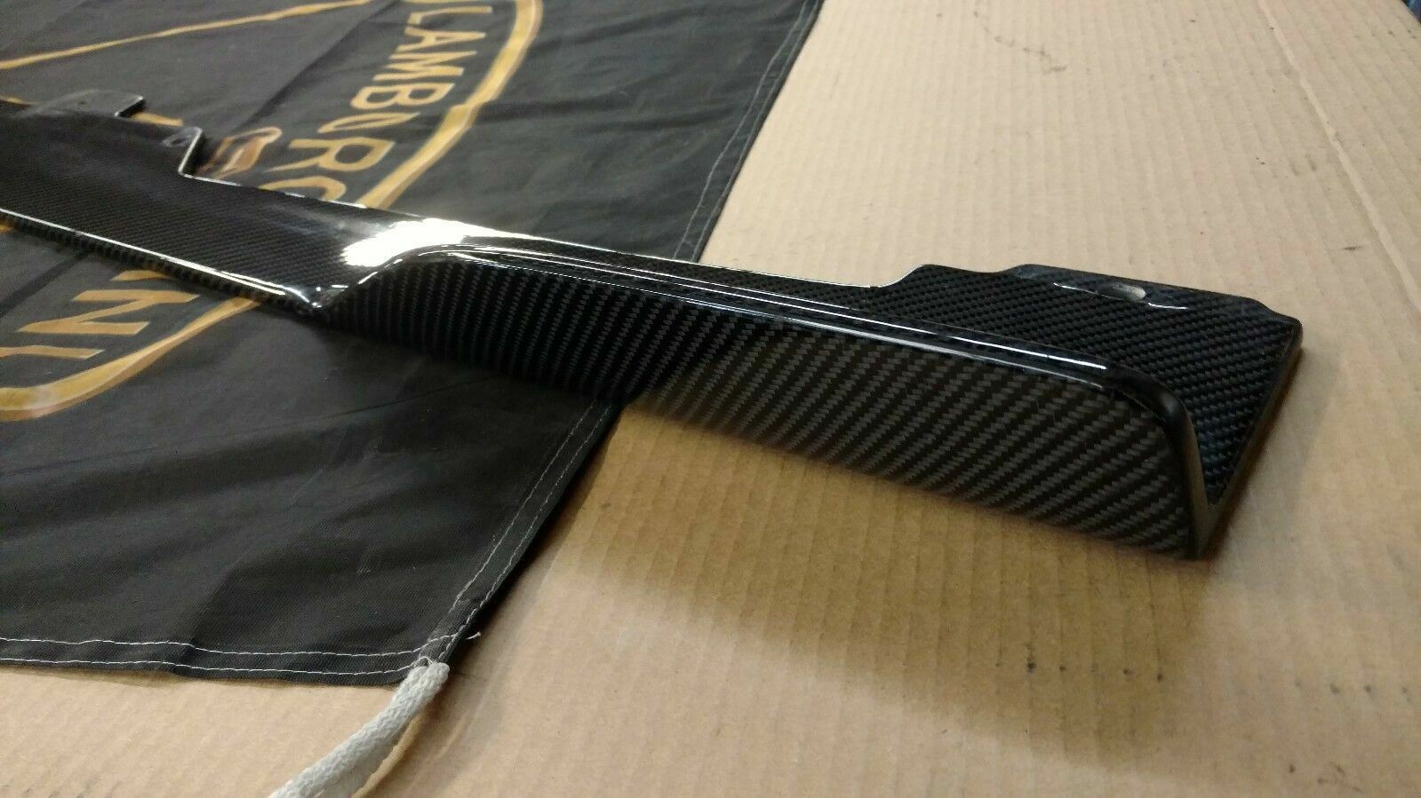 LAMBORGHINI AVENTADOR DRIVER LEFT SIDE CARBON FIBER ROCKER SKID PANEL 