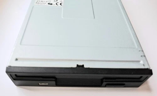 Floppy disk drive SONY MPF920 Samsung SFD-321B 1,44Mb 3.5" IDE 5VDC