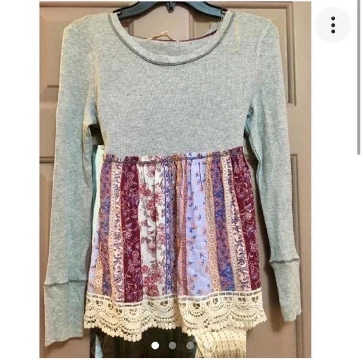 Women’s Juniors Rewind Grey & Mixed Floral Patchwork Babydoll Blouse Size L - Image 2 of 4