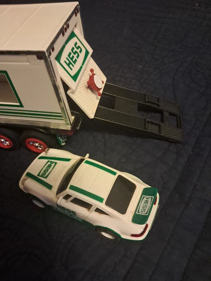 HESS SEMI 1992 USADO CON COCHE DE CARRERAS PORCHE, SIN EMBALAJE Luces Funcionan Foto 2 de 4