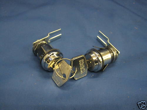 MG EXTERIOR DOOR LOCKS ASSEMBLY AND 2 KEYS MGB GT V8 & MGC BHH973P VW22 - Picture 1 of 1