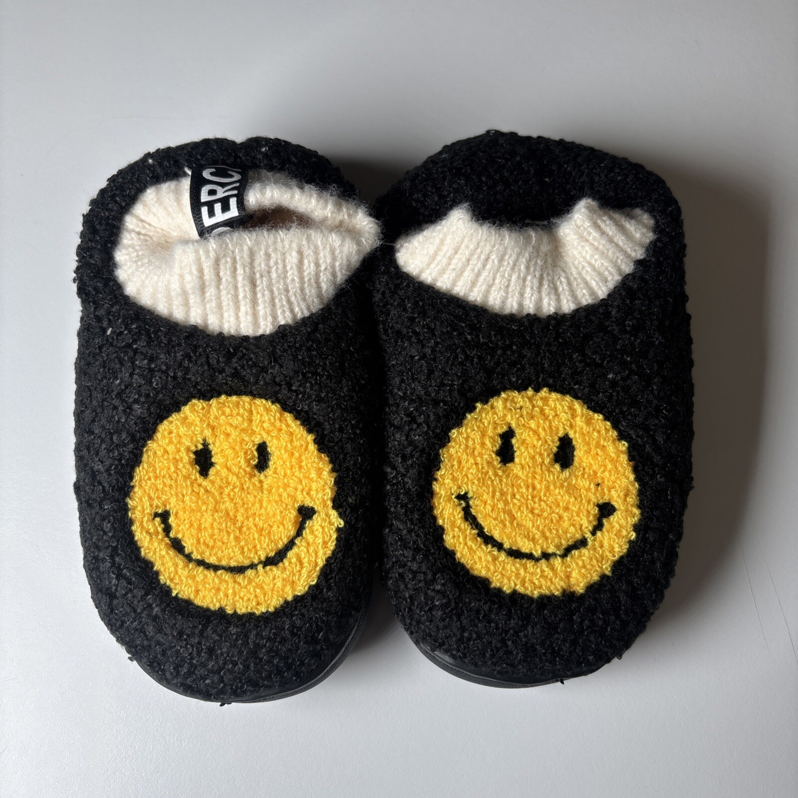 PANTOFOLA D’ORO Pantofole nere e gialle fuzzy faccine sorridenti bambino taglia 11 5 (7")