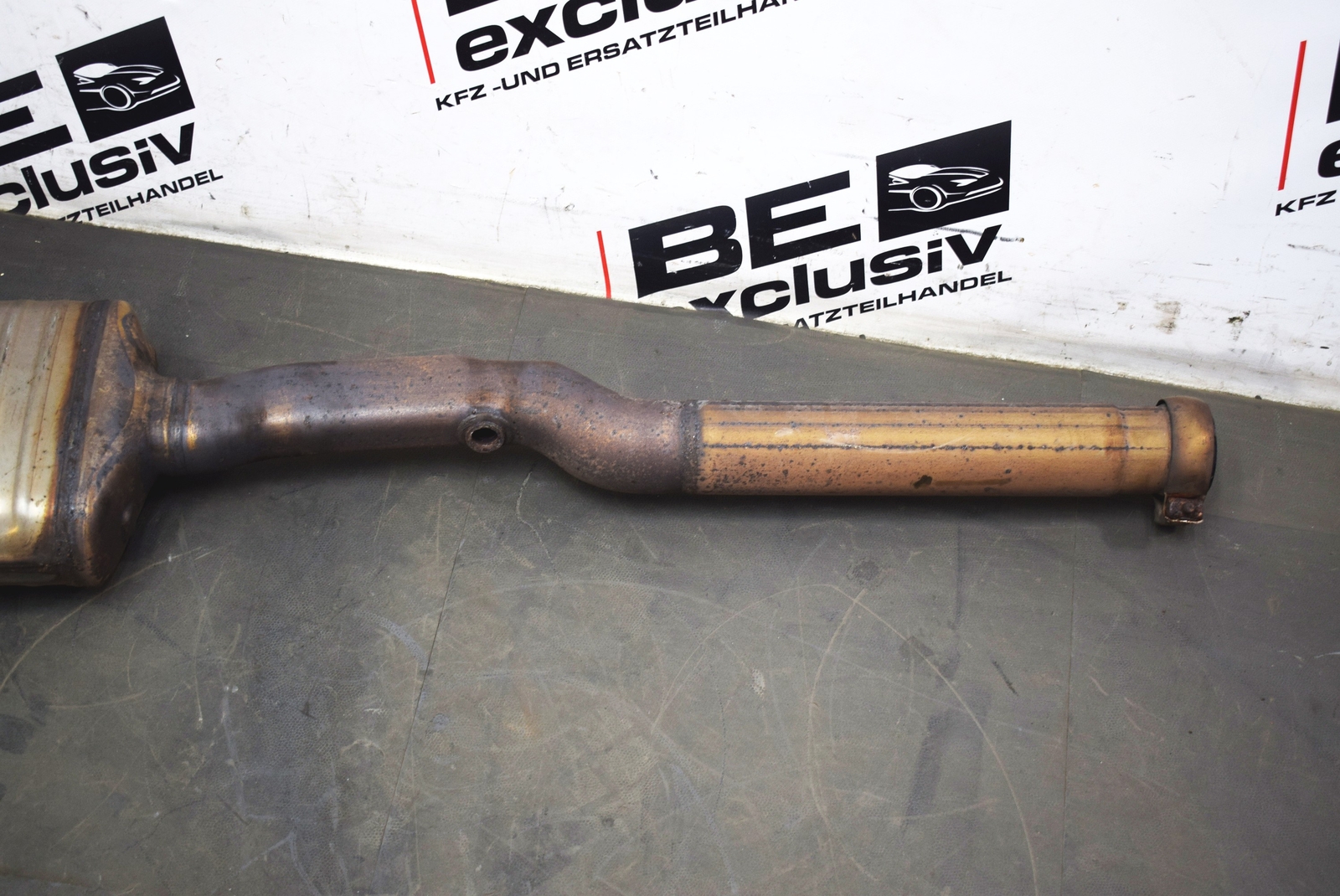 Mercedes-Benz E-klasse W212 Auspuff Mitteltopf Kat A2124909814 