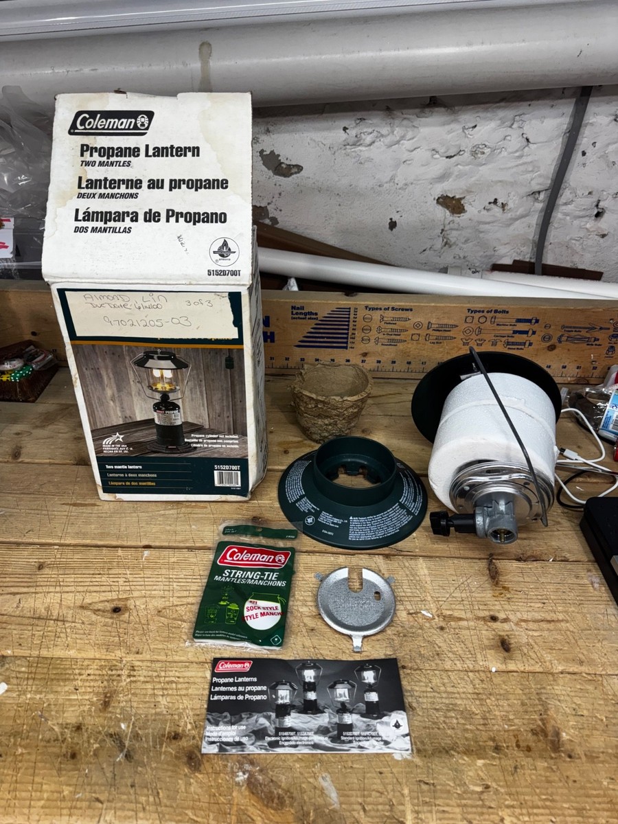 Vintage Coleman Two Mantle Propane Lantern Pressure Regulated