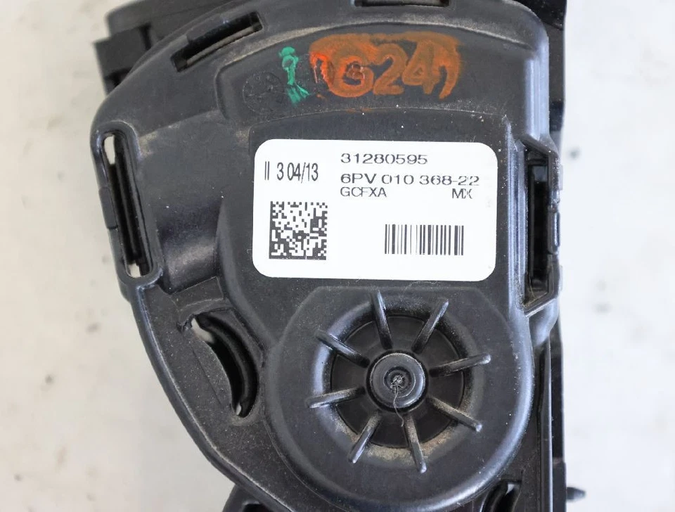 Pedal del acelerador Volvo V40 Cross Country 526 31280595 2.0 110 kw 150 cv diésel 07-2013 Foto 4 de 4