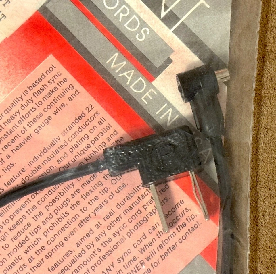 Paramount Heavy Duty 1-foot straight Flash Sync cord PC to Household - Image 2 of 2