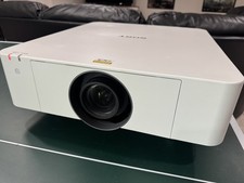 Sony VPL-FHZ66 3LCD Projector 6100 lumens only 1257 hours