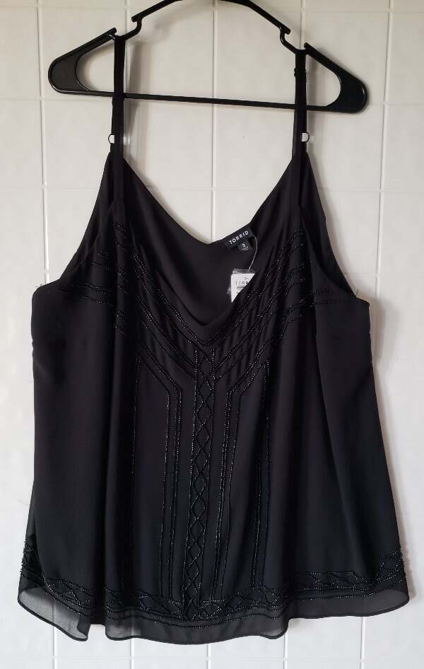 Camisa torso para mujer Torrid talla 3 (3X) negra sólida con cuentas nueva con etiquetas $55.50