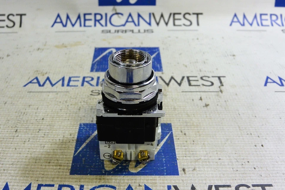 NEW EATON Cutler Hammer PILOT LIGHT 10250T/91000T No Lens - Image 2 of 4