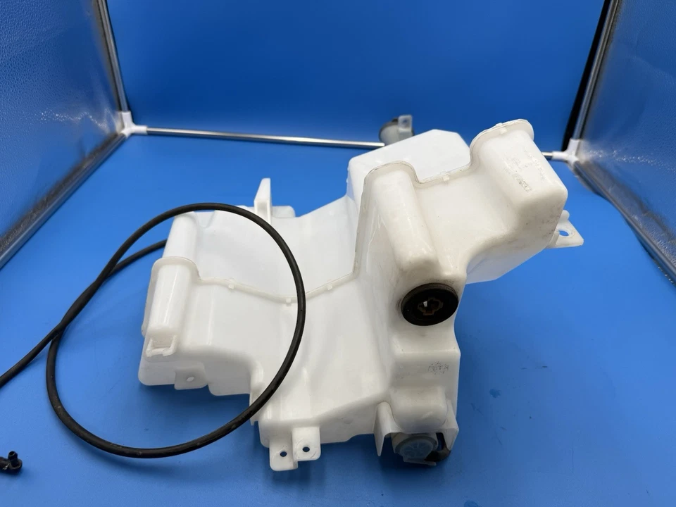 11-19 INFINITI M37/M56/Q70 Windshield Washer Reservoir w/o Neck OEM 289101MA0A - Image 3 of 4