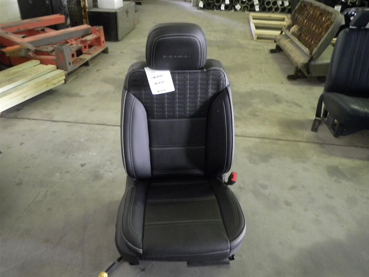 GMC SIERRA DENALI EV 2025 Front Right Seat 8198725 9174