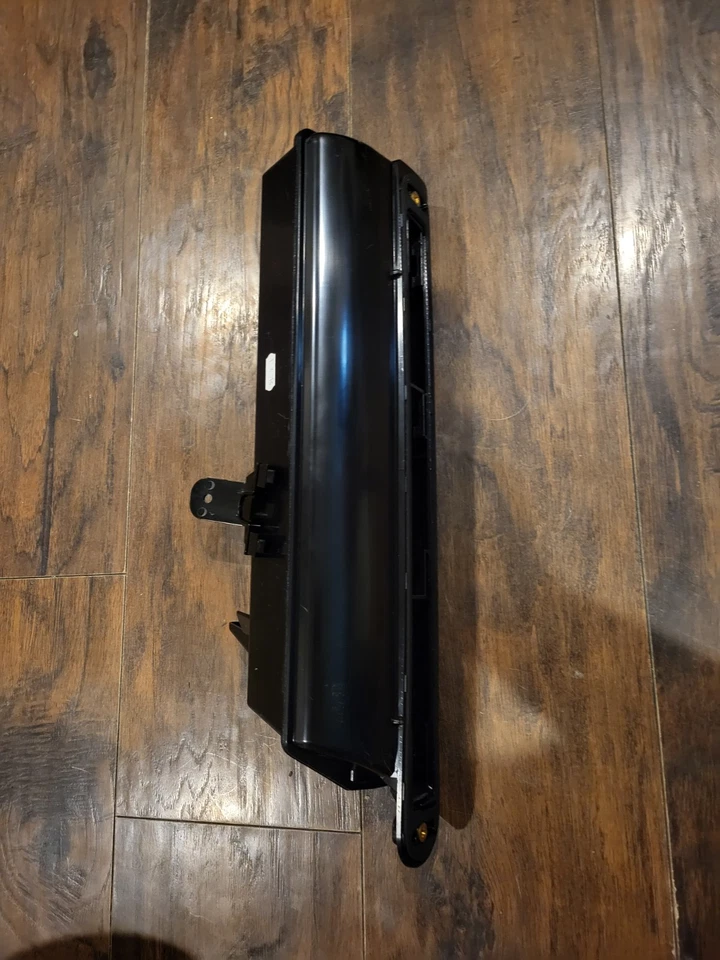 Mercedes Benz G550 2019-2025 OEM ALETA DE VENTILACIÓN DE AIRE CUARTO DERECHO G63 A4638301802 Foto 2 de 3