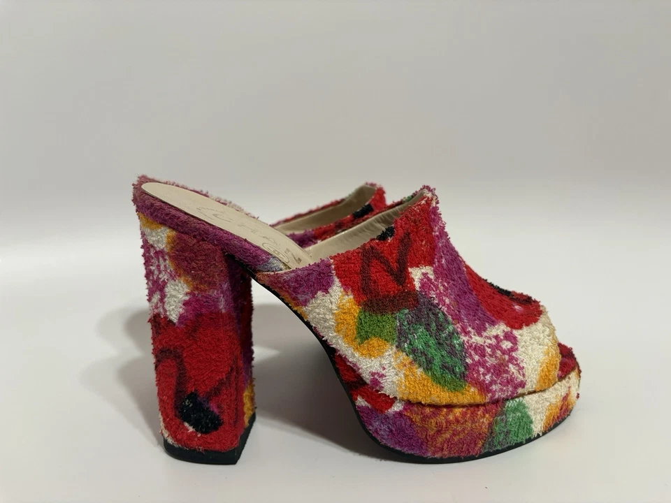 Sandalias de tacón Chanel años 90 rosa de tela de rizo 33,5 de colección Foto 4 de 4