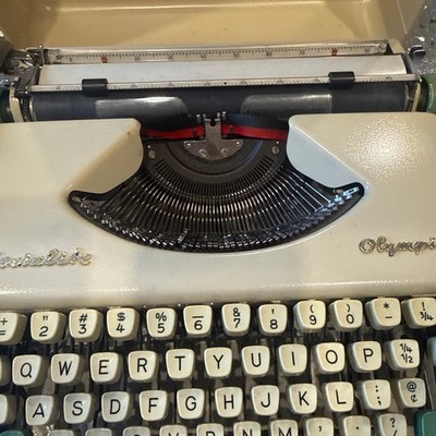 1962 Olympia SF De Luxe Typewriter, Olympia 69 Typeface.