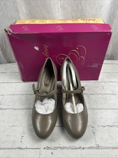 Easy Street Women's Pointe Pumps, Taupe Size 7M