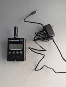 OPTOELECTRONICS SCOUT MODEL 40 FREQUENCY COUNTER