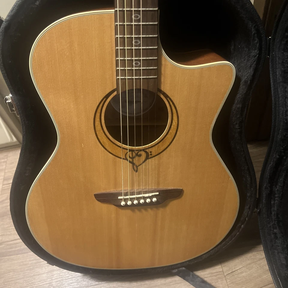 Guitarra A/E Luna Heartsong Grand Concert con Plugin USB, CANCIÓN GC y Estuche de Transporte Foto 2 de 4