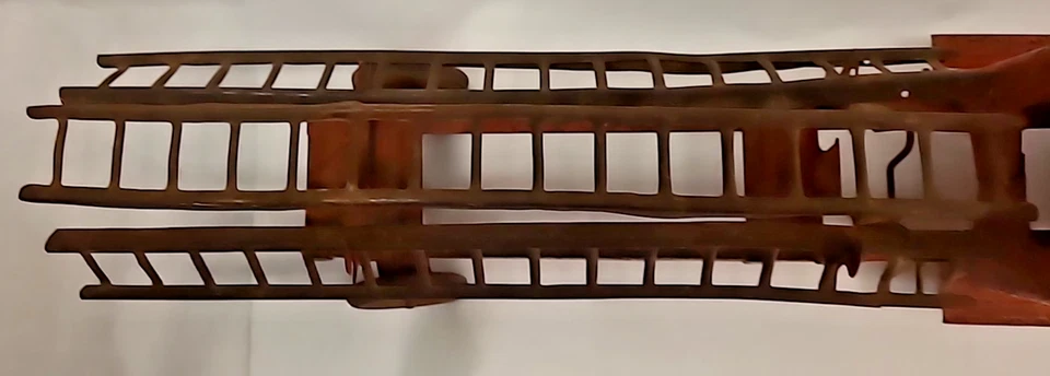 Camión de bomberos Turner Toys vintage de los años 1920-30 gancho y escalera de acero prensado - 3 escaleras Foto 3 de 4