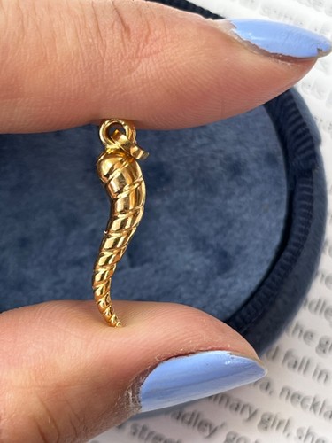 Vintage 18K Yellow Gold Twist Italian Horn Charm - Picture 6 of 6