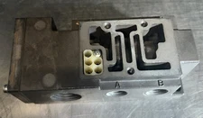 Nos Surplus Numatics Manifold Block. No Model Number Seen. See Pictures