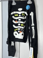 Carter  s SIZE 2T Two Piece Halloween Pjs NEW Glow in Dark Skelton