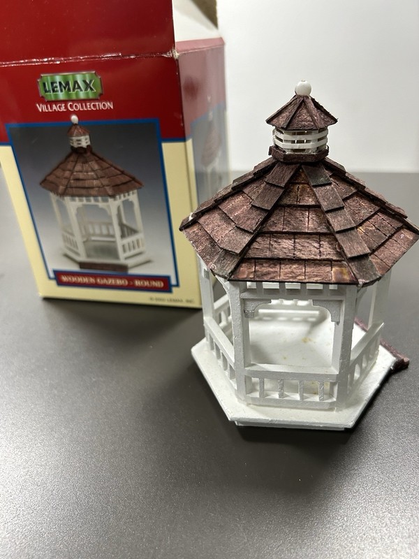 2002 LEMAX Village collection  - Round Wooden Gazebo - 5"T    #24817A