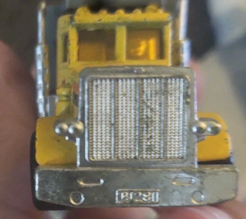 Matchbox 1981 Peterbilt Yellow Pace Construction Dump Truck - Image 4 of 4