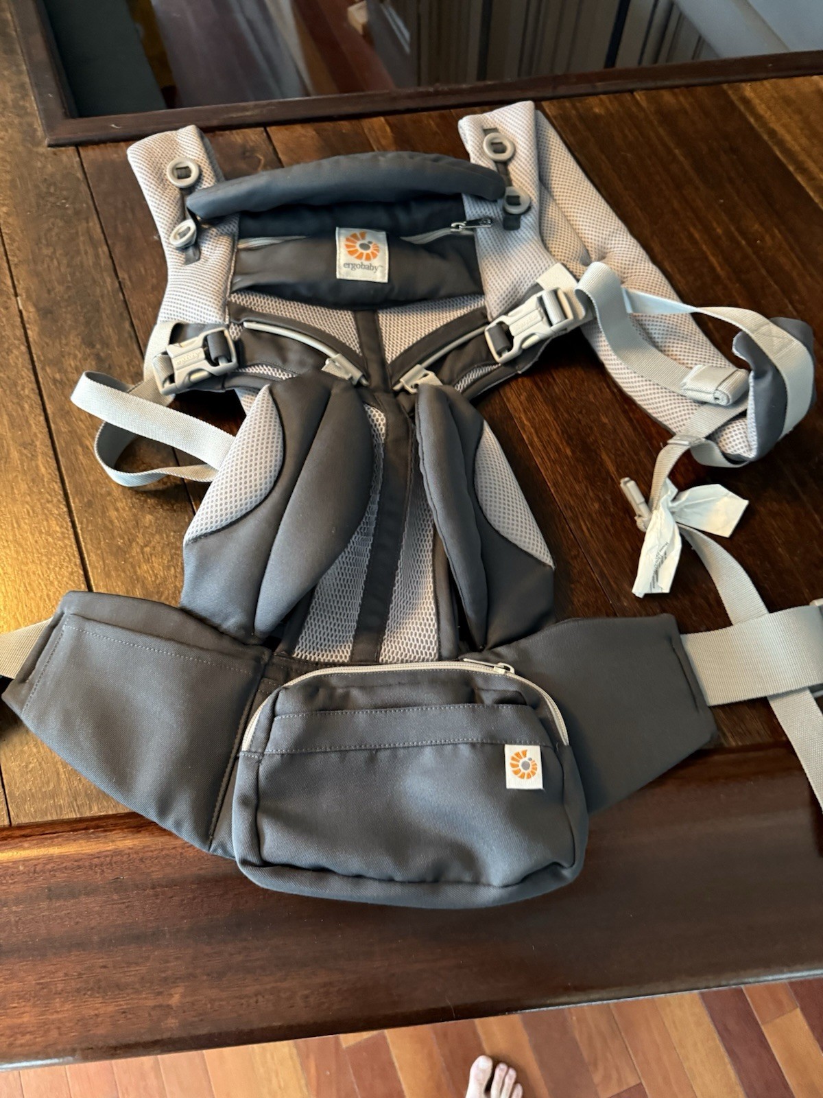 Ergo baby Omni 360 Baby Carrier Carbon Grey Cool Air Mesh Unisex Hands Free Bag