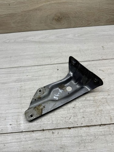 Volkswagen Golf V 2006 Halterung Kotflügel 1K6821136 OLO30595